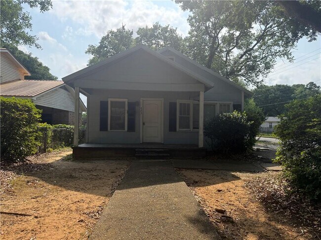 Building Photo - 423 Devon Dr