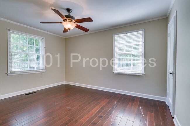 Building Photo - 81 S Larchmont Dr