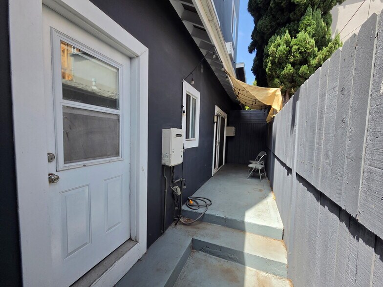Building Photo - 4431 S Centinela Ave