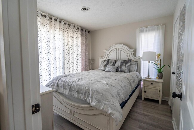 Building Photo - 4715 Cobblestone Dr