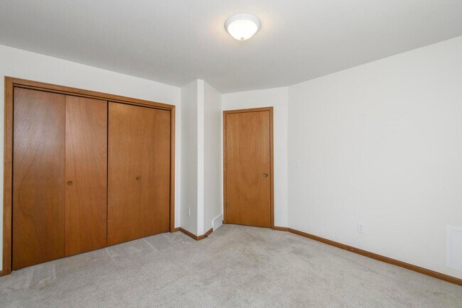 Building Photo - 208 Applewood Ln