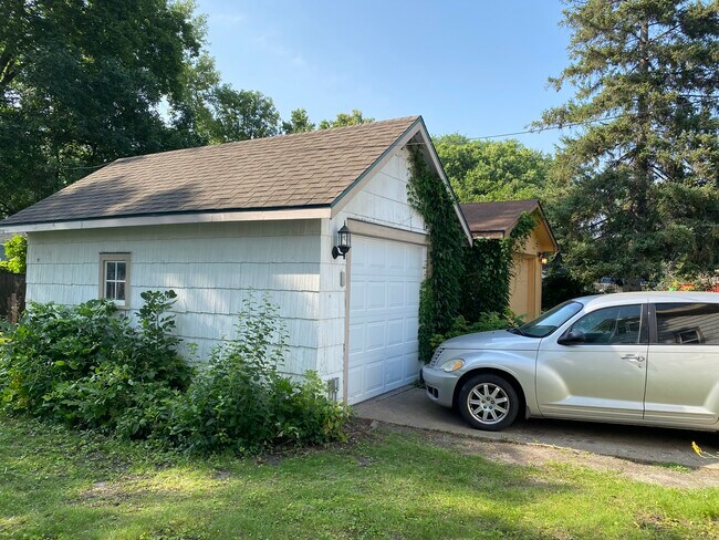 Garage - 1343 6th St S