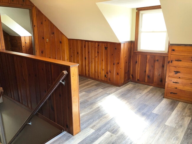 Building Photo - 1011 E 16th St