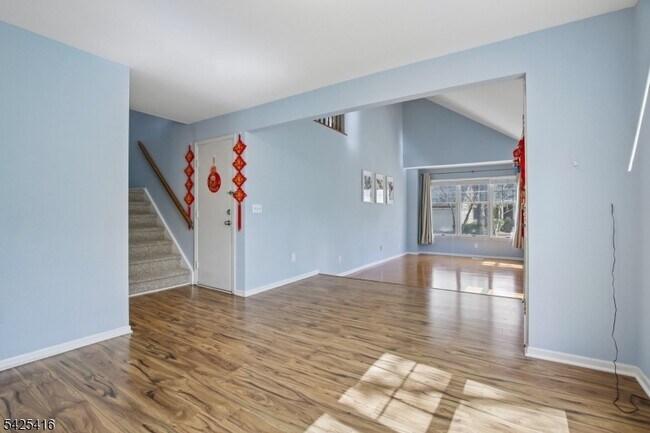 Building Photo - 14 Exeter Rd