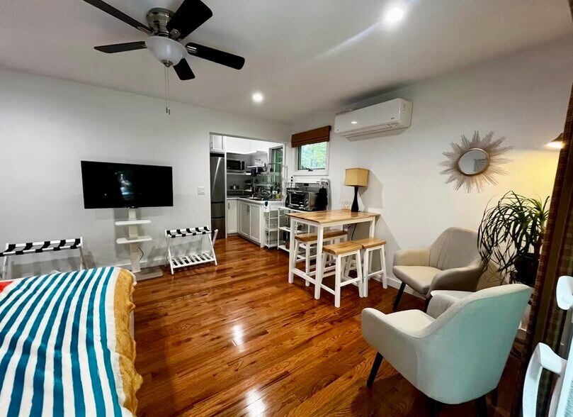 Building Photo - 5 Highland Ln