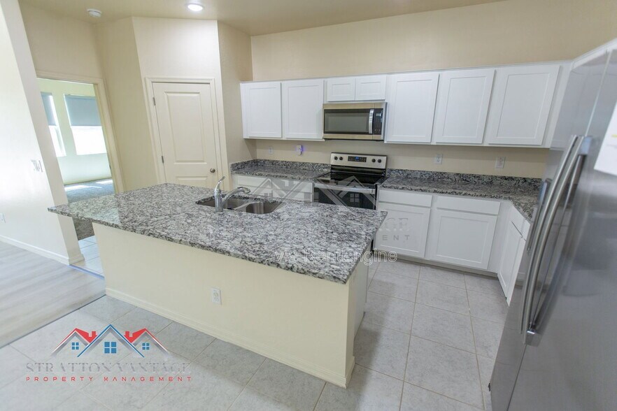 Building Photo - 5771 E Thetis Dr
