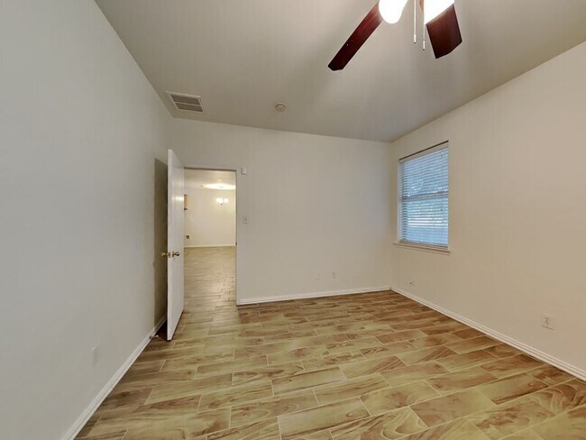 Building Photo - 6401 Downeast Dr