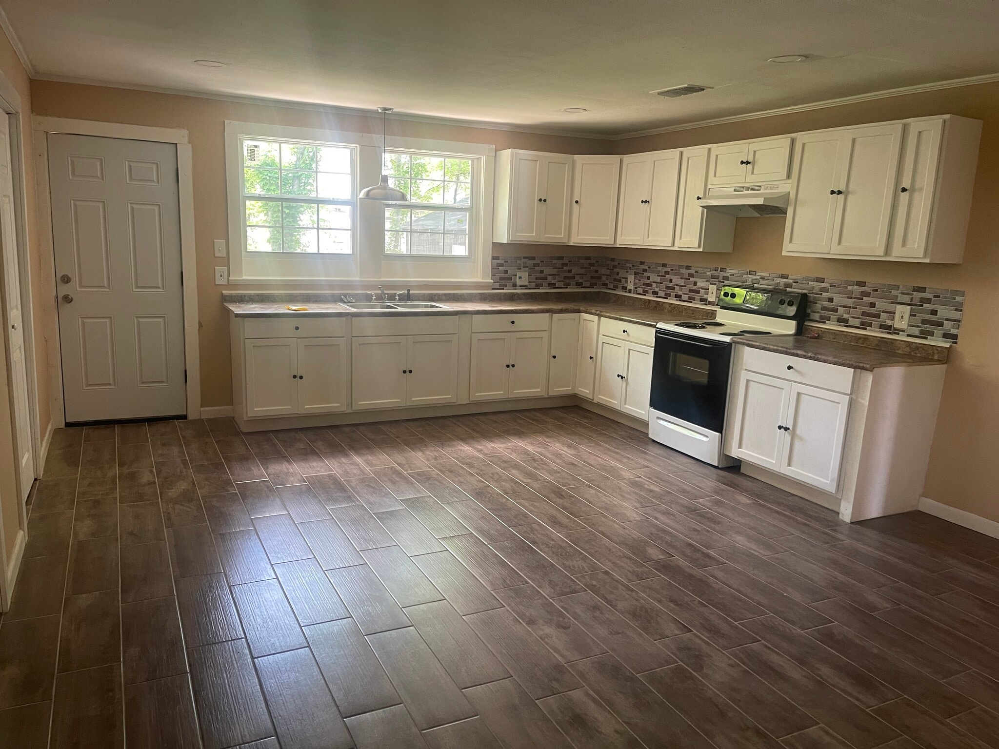 Building Photo - 5165 Washington Ave