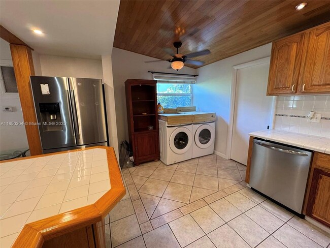 Building Photo - 13 Bass Ave