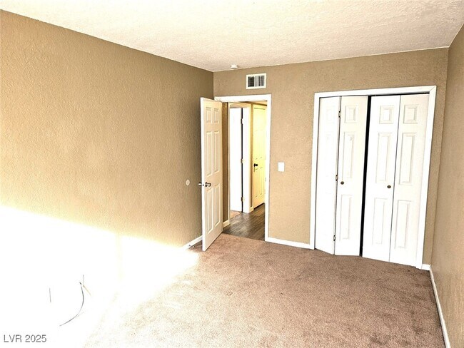 Building Photo - 260 Shadybrook Ln