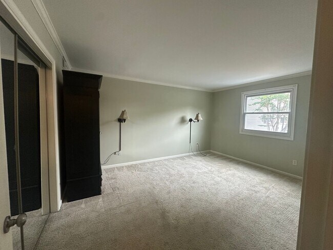 Building Photo - Beautiful 2-bedroom, 2-bath Condo just one block to the beach
