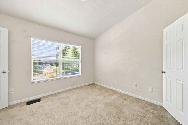 Building Photo - END-UNIT TOWNHOME FOR RENT IN GATED WYNCHASE AT FORE RANCH!