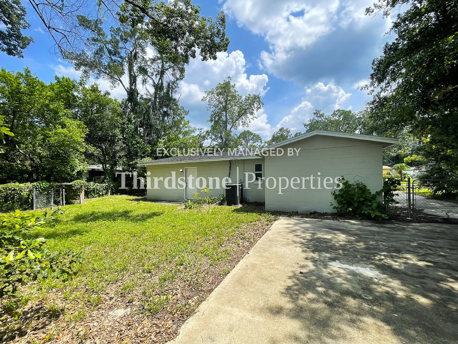 Building Photo - 7007 Red Robin Dr