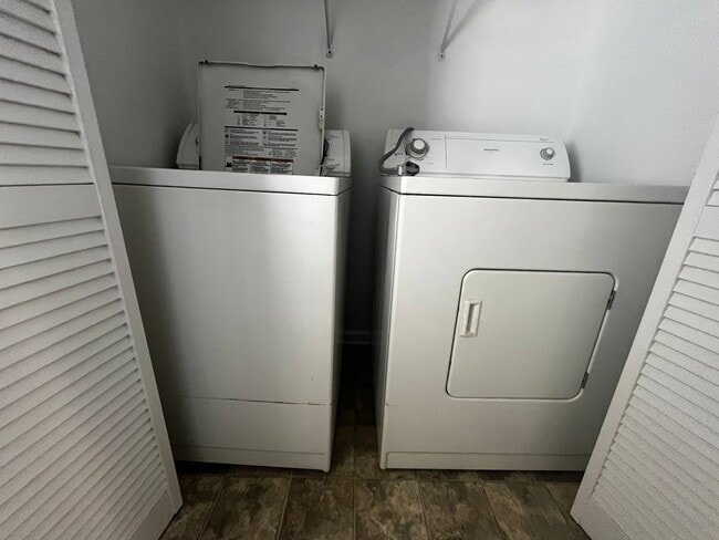 Building Photo - Three Bedroom located in the Ghent Neighborhood