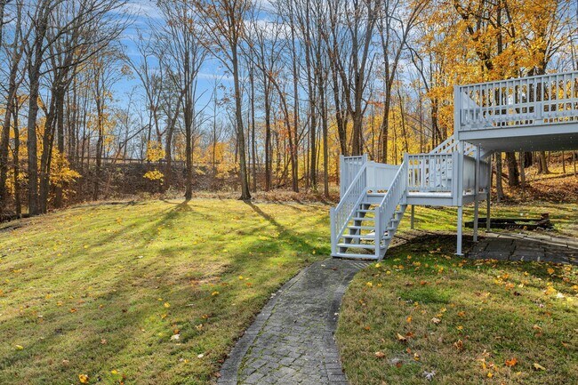 Building Photo - 64 Jelliff Mill Rd