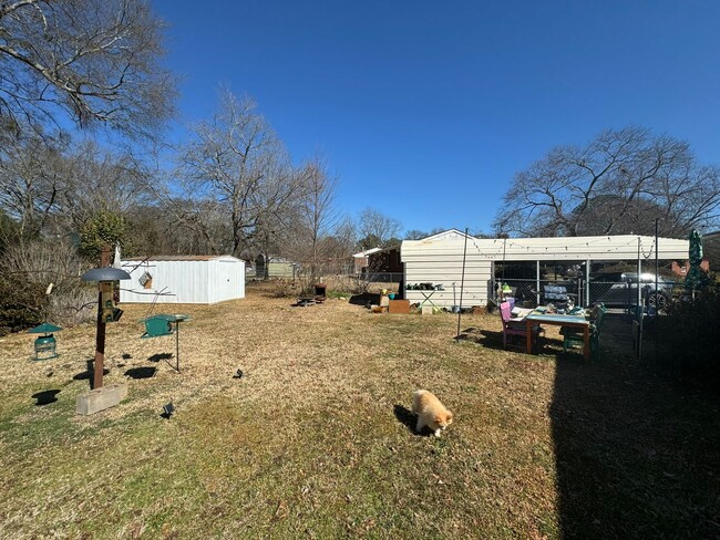 Building Photo - Cute East Athens Home in East Meadow!