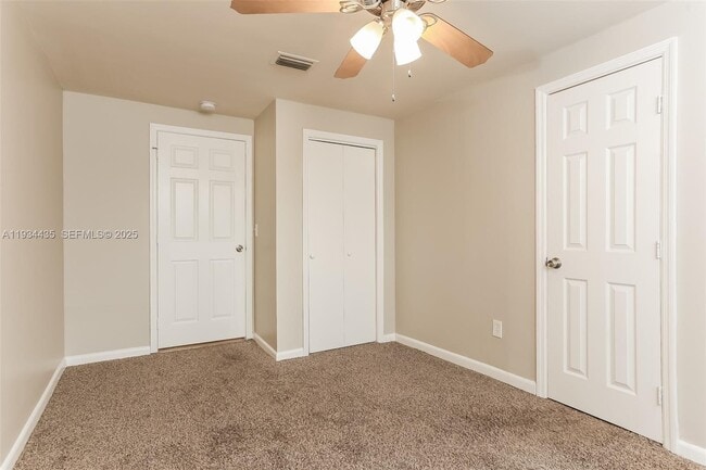 Building Photo - 2411 NE 10th Ave