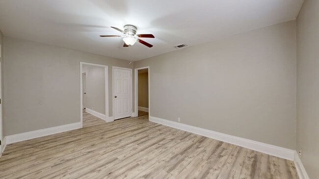 Building Photo - $1,175 + 2 WEEKS FREE RENT!!!!