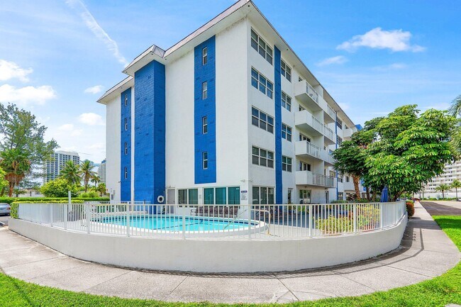 Building Photo - 550 Bayshore Dr