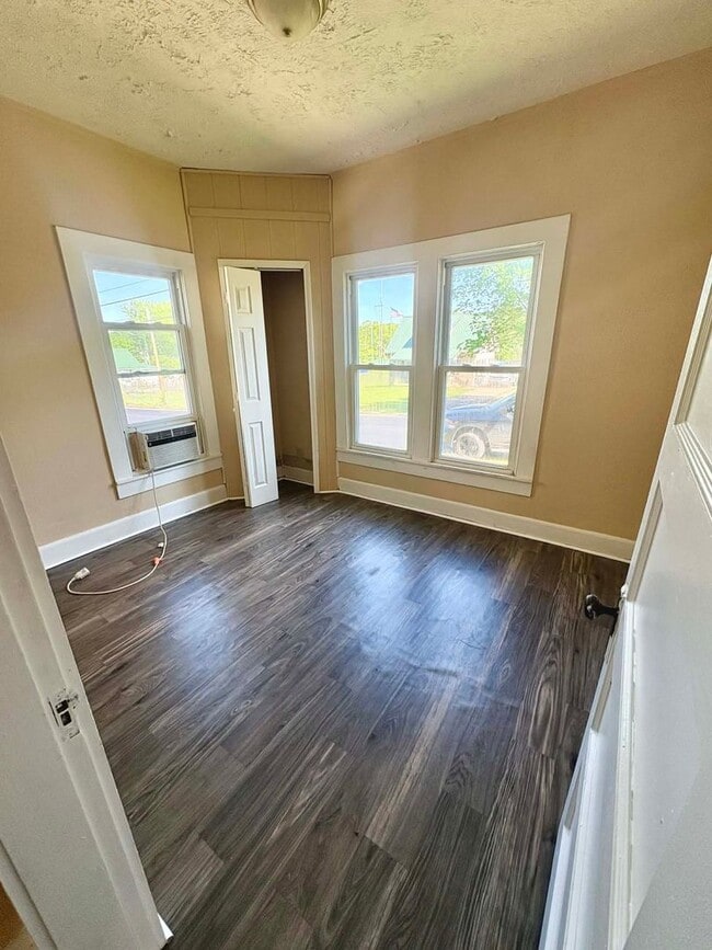 Building Photo - Spacious Home for Rent!