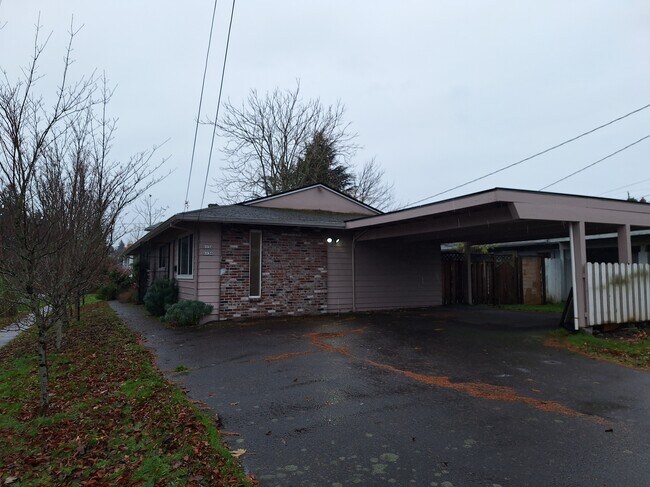 Building Photo - 6134 NE Oregon St