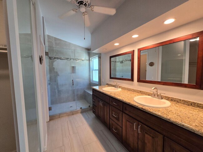 Building Photo - 2602 Overland Ave