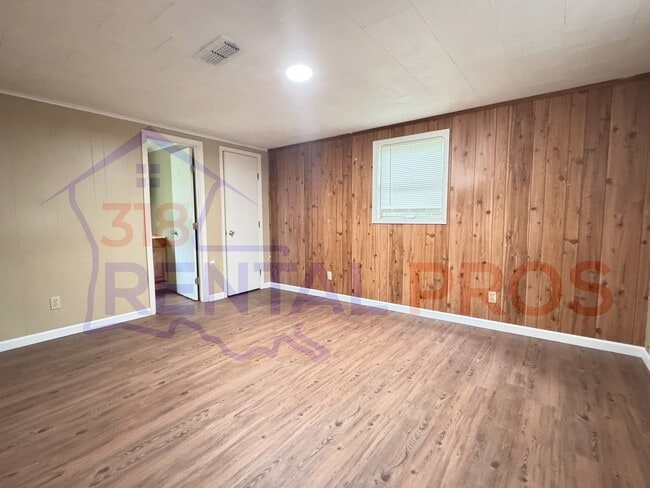 Building Photo - 3 Bed, 2 Bath Home in Ruston