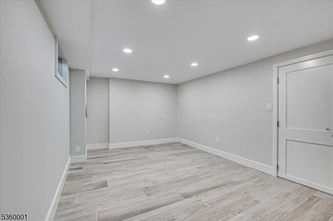 Building Photo - 224 Newman St