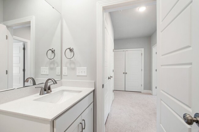 Building Photo - Cozy & Contemporary 3BR Condo in Raven Ridge, Raleigh!