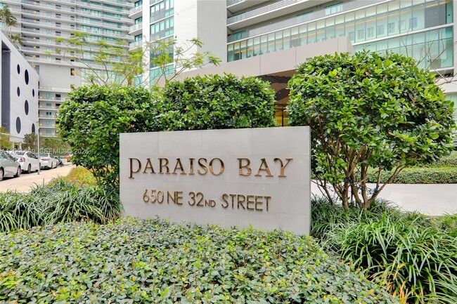 Building Photo - 650 NE 32nd St