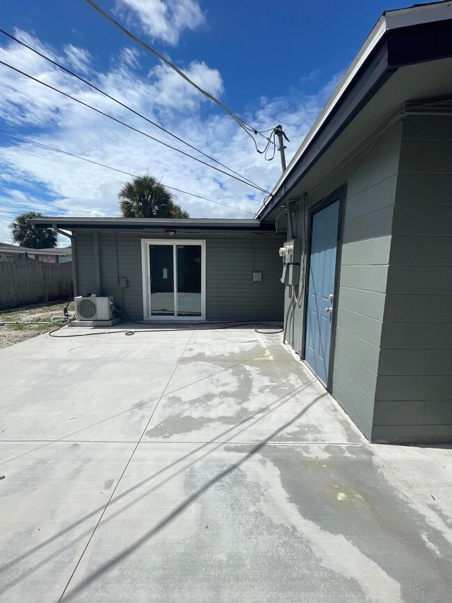 Building Photo - 5 N Deleon Ave