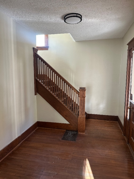 Building Photo - 43 Shirley St