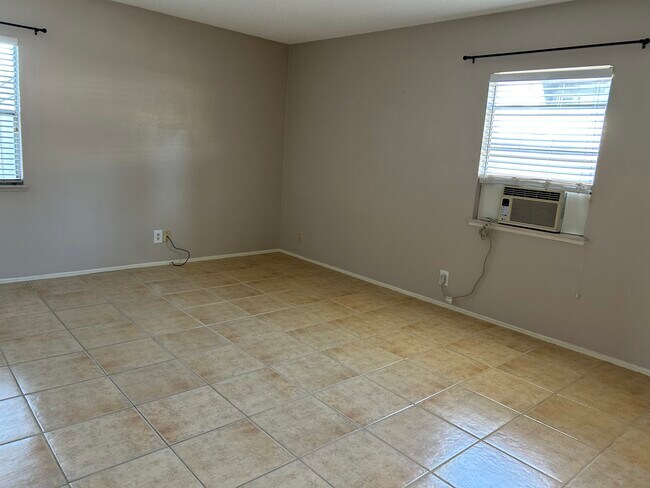 Building Photo - 3604 Kalsman Dr