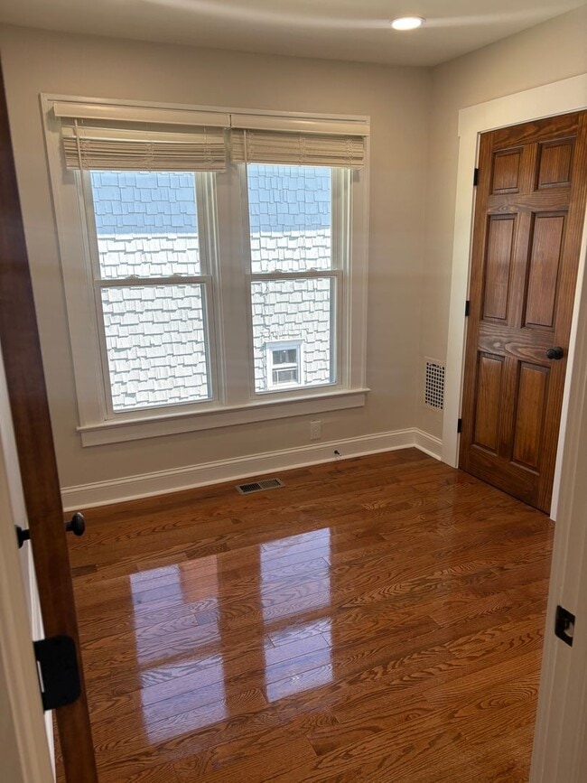 Building Photo - A newly updated 3 bedroom in Old North!