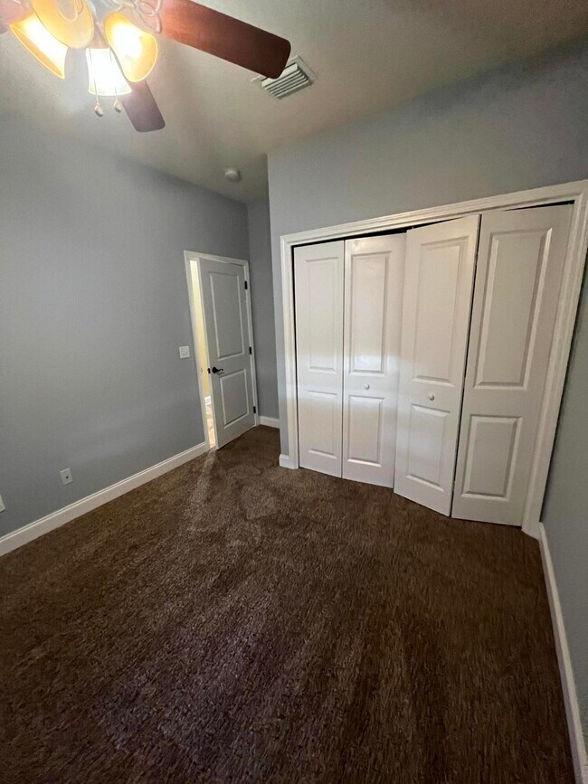 Building Photo - 808 Pine Alley St