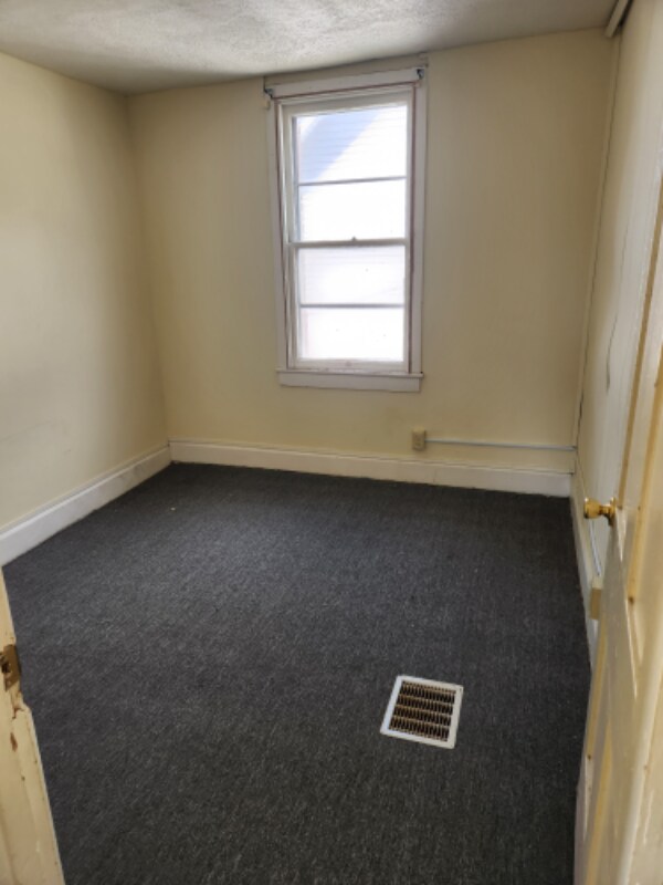 Building Photo - 265 W Beaver St