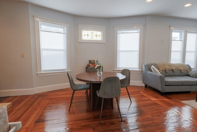 Building Photo - 7 Treadway Rd