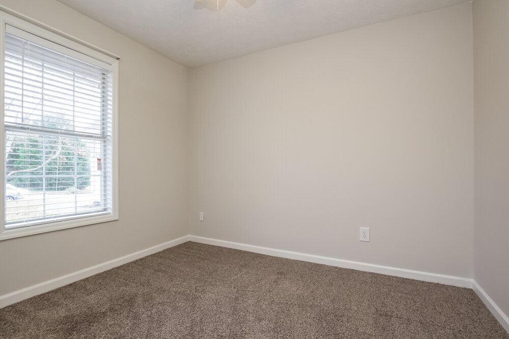 Building Photo - 2425 Huntington Dr