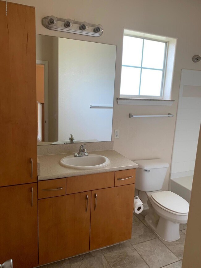 Building Photo - 8290 Westgate Dr