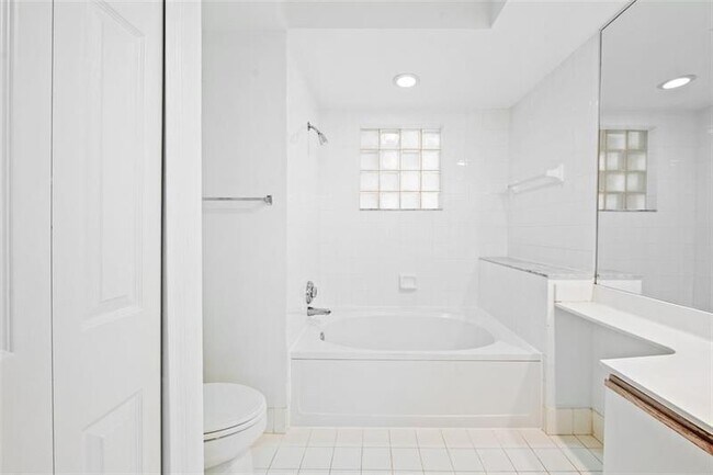 Building Photo - 3205 NE 184th St