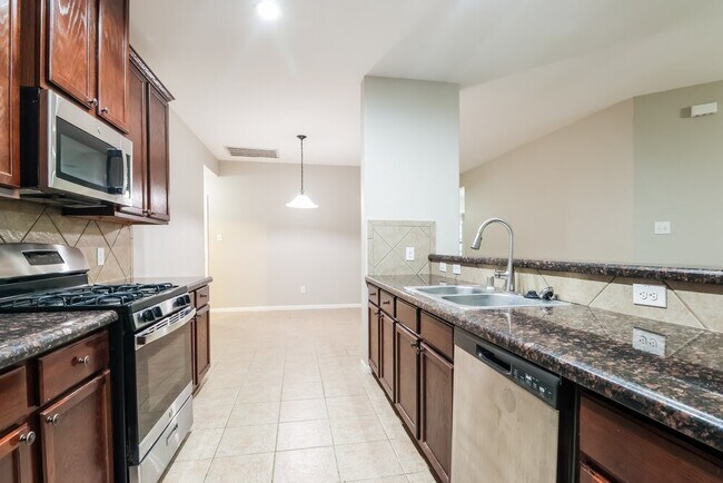 Building Photo - 2815 Lexington Park Dr