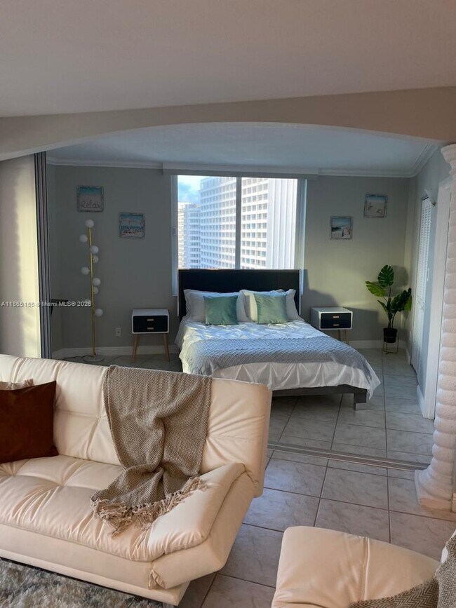Building Photo - 5401 Collins Ave