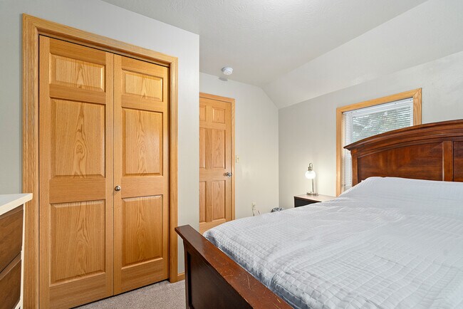 Building Photo - 2517 S Duluth Ave