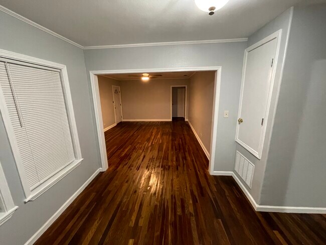 Living & Dining - 229 W George St