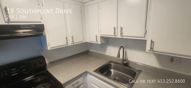 Building Photo - 19 Southpoint Dr