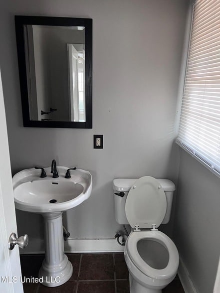 Building Photo - 2700 Pine Ave