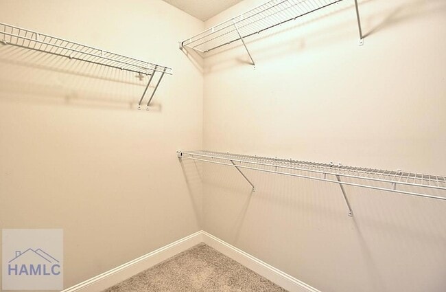 Building Photo - 220 Fairview Dr NE