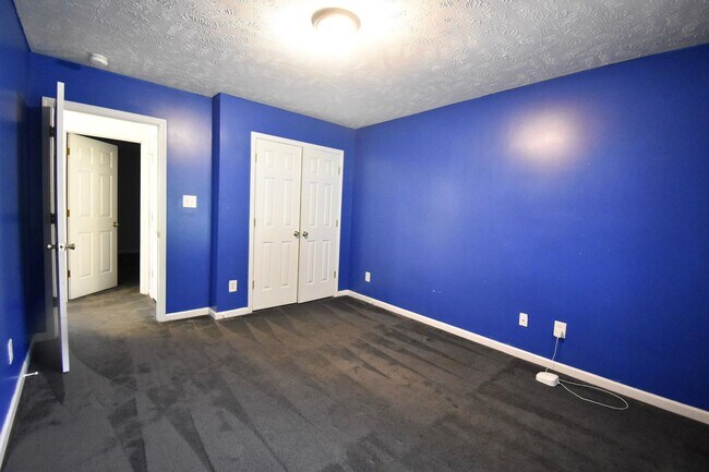 Building Photo - Coming Soon! 3 Bed 2 Bath with a Bonus Roo...