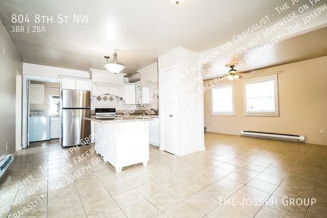Building Photo - 804 8th St NW