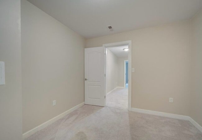 Building Photo - 18413 Cedar Dr